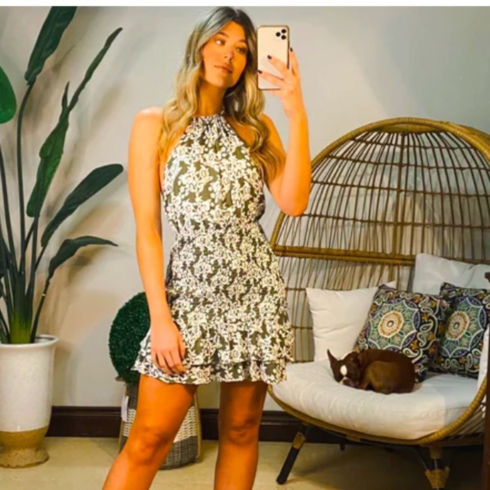 🆕NWOT✨MABLE✨FLORAL SMOCKED HALTER MINI DRESS